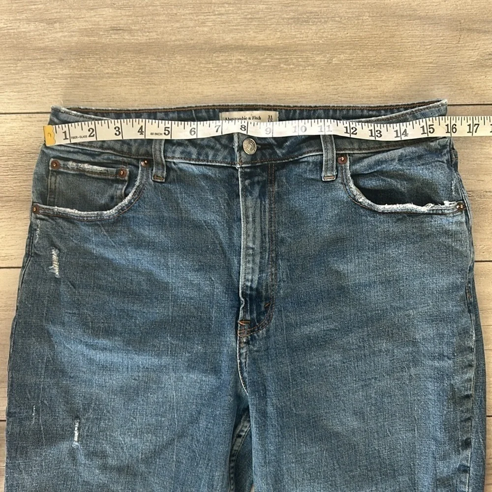 Abercrombie The Skinny High Rise jeans size 31 busted knee